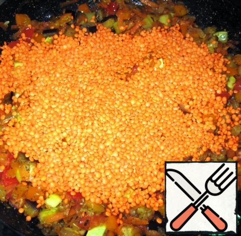 Add the lentils, mix gently, pour in the water, cover the pan with a lid and simmer for 10-12 minutes, then without a lid - for about 10 minutes, do not forget to stir periodically.