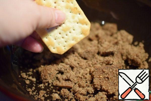 Mash the crackers with your hands and add to the bread.