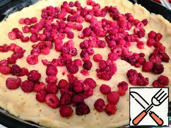 Lay out the raspberries.
