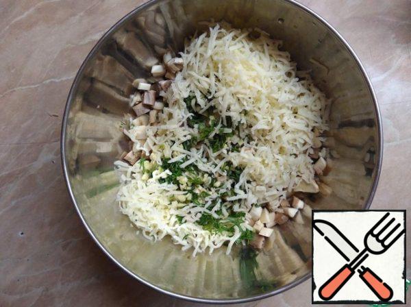 Add to the chopped mushrooms cheese on a small grater, crushed garlic, chopped herbs,