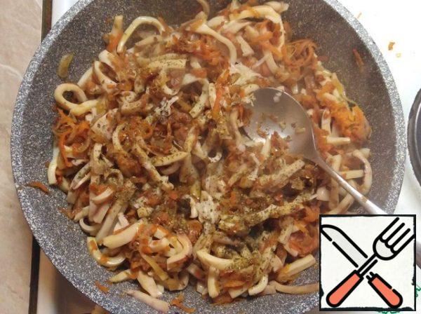 Pepper, add garlic and