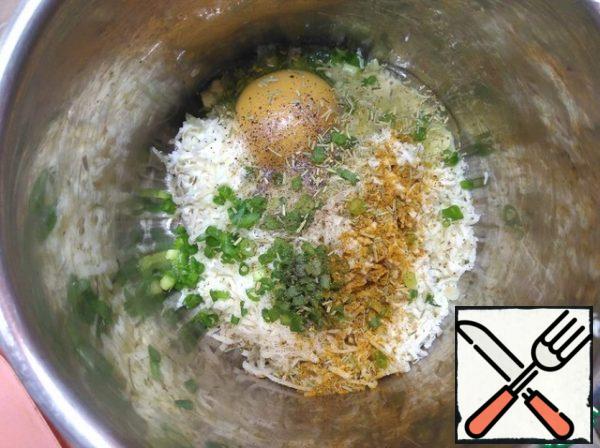 Grate the cheese on a fine grater, add the egg, garlic, finely chopped green onions and seasonings.