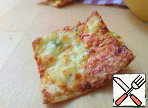!!! It is IMPORTANT
Chips the next day are softer, lose their crunch and flavor, so do not make them for the future. Today made - today eaten! Fry in the oven or microwave the next day, but it will not be so delicious and crunchy.