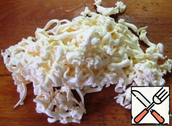 Grate the melted cheese. Add to the rest of the filling ingredients. Adjust the filling to taste with salt and season with black pepper.