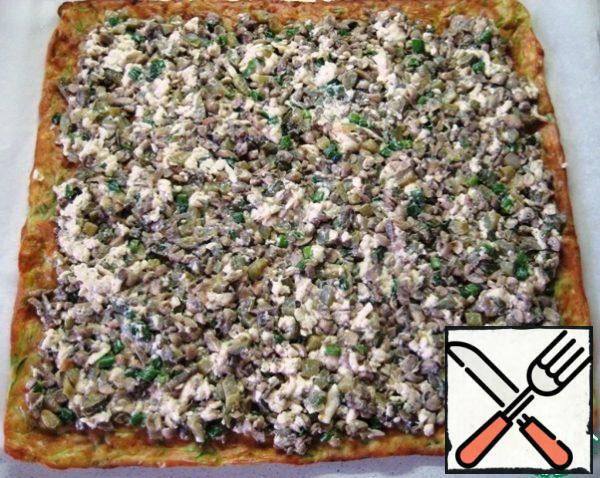 Put a uniform layer of filling on the zucchini layer.