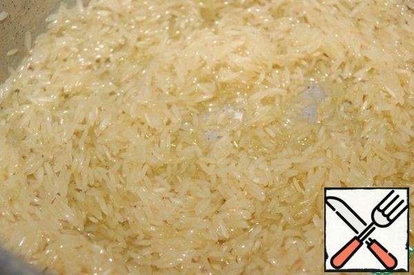 Side dish:
Fry the rice in oil for 2-3 minutes.
