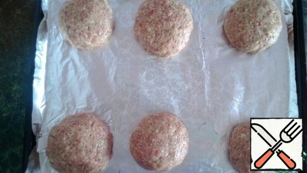 Divide the resulting mince into 6 parts.