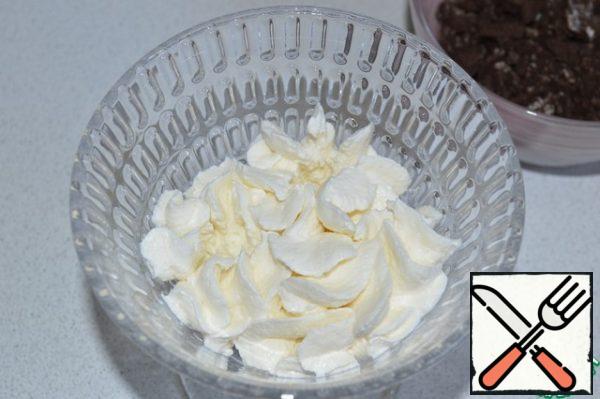 For dessert preparation.
Lay out the leftovers in layers:
- cream
- cookie crumb
- cream
- cookie crumb
- cream
