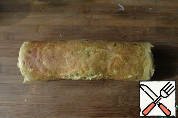 Wrap in a roll, send to the refrigerator for at least 4 hours, preferably overnight, to soak.
