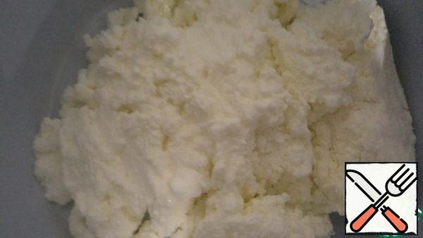 Put the cottage cheese in a bowl.