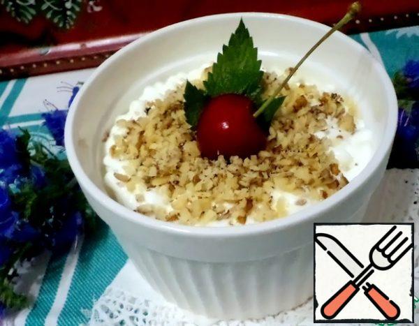 Add sour cream and sprinkle with grated nuts.