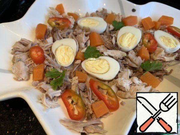Top with the quail egg halves, carrots, hot pepper and parsley leaves.