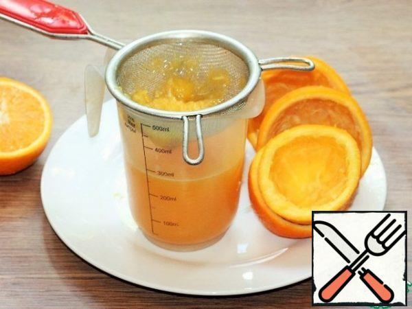 Squeeze the juice from the oranges (from 300-350 ml no more) and filter through a sieve.