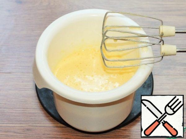 Pour the semolina mixture into the bowl of a mixer and whisk until the mass cools completely, 10 minutes. I whipped the mass for two sets, each for 5 minutes, so as not to overheat the mixer. The mass becomes light, airy with small bubbles and increases in volume.