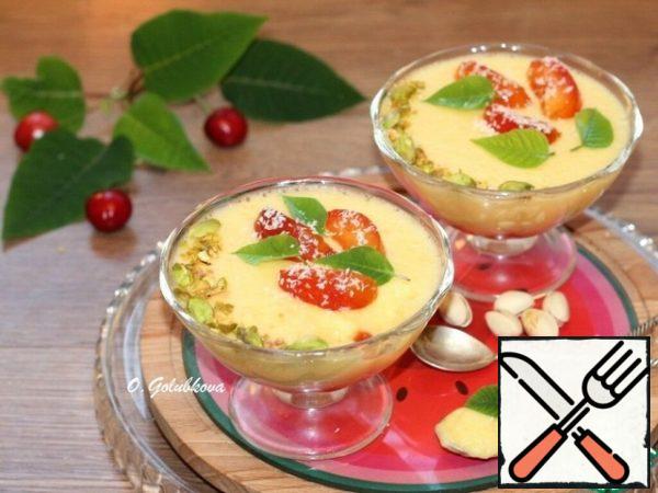 Before serving, take the cream out of the refrigerator and decorate the mousse with plum slices, mint or Melissa leaves and fried in a dry pan, and chopped nuts.