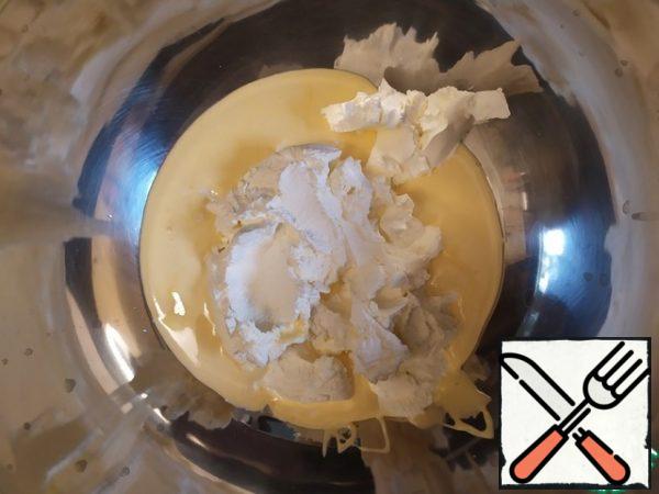 Allow to cool. Then add the mascarpone and vanilla and beat until smooth.