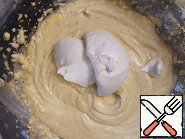 Add some cream to the mixture. And easy to mix. Then another part.