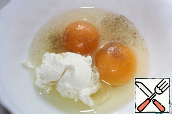 Mix eggs with sour cream, salt and pepper.