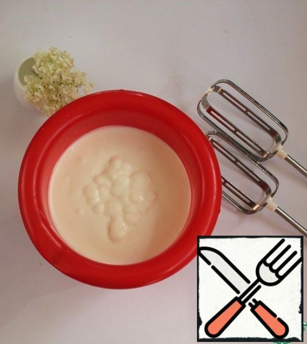 Beat with a mixer until the sugar dissolves.