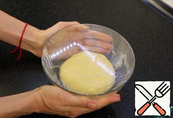 I put it in a container greased with vegetable oil and remove a warm place for the approach. It should double in size.