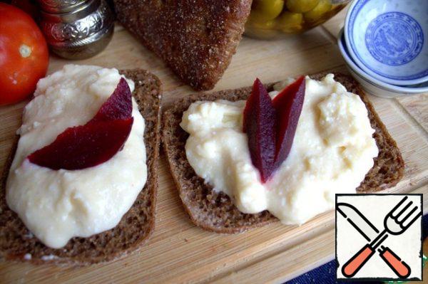 Garnish with slices of boiled beets.