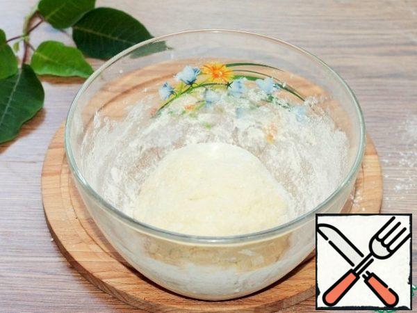 Put the finished dough in the refrigerator for 30 minutes.