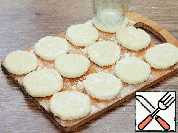 On a surface dusted with flour, spread out the balls and press with your hand or glass. You should get a round tortilla.