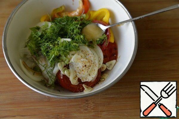 Make a dressing from honey, vinegar, soy sauce, salt, hot pepper. If you do not recognize honey, then replace it with sugar, but here, exactly, honey is very in the subject. I don't add any more oil, it's enough for frying.