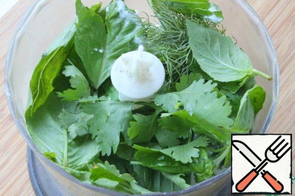 Punch the yogurt with herbs in a blender.
