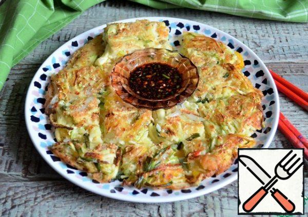 Cut into pieces convenient for eating. With sauce.

