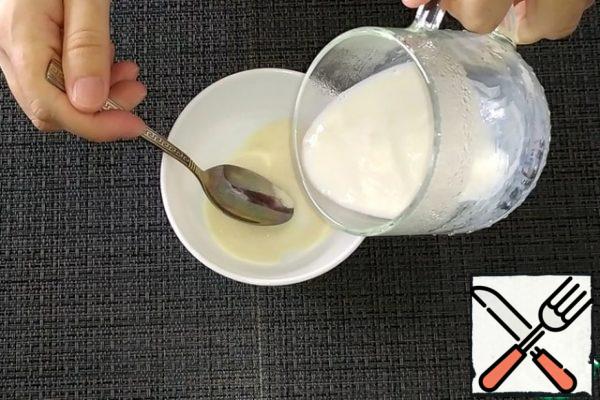 Pour the instant gelatin with hot milk, mix thoroughly and cool (or cook as indicated on the gelatin package).