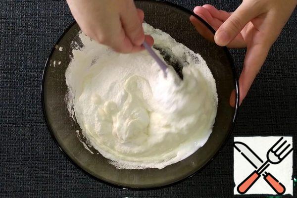 In a deep bowl, mix the soft cottage cheese, yogurt, sour cream, powdered sugar and vanilla sugar.