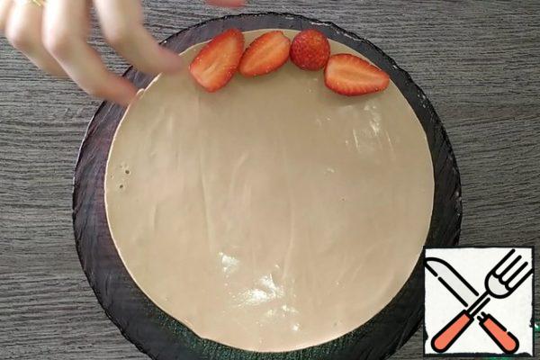 Remove the finished cake from the mold and decorate as desired.