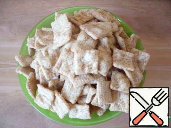 To prepare the base for the parfait, I took a ready-made Breakfast with cinnamon.
