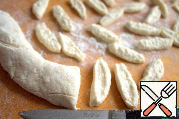 If there is any dough left, we put it in a film in the refrigerator, so you can store it for a couple of days.
