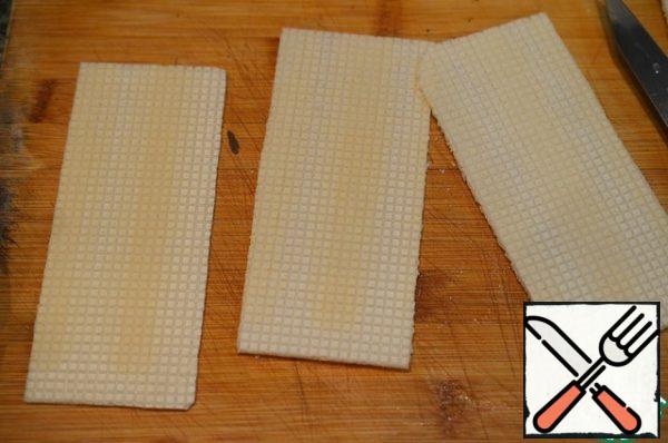 Instead of cookies, you can also take ready-made waffle sheets. In this case, you will not need milk.