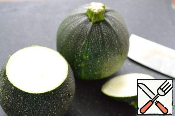 Wash and dry round zucchini.
Cut off the top carefully.