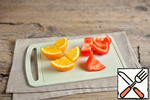 Pepper and orange peel cut into 4 pieces.
