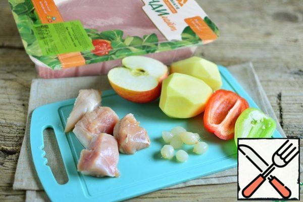 Prepare the ingredients-peel the potatoes, Turkey-into pieces.