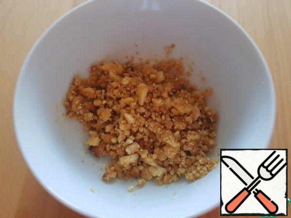 Cookies are crushed into crumbs, pour melted butter.