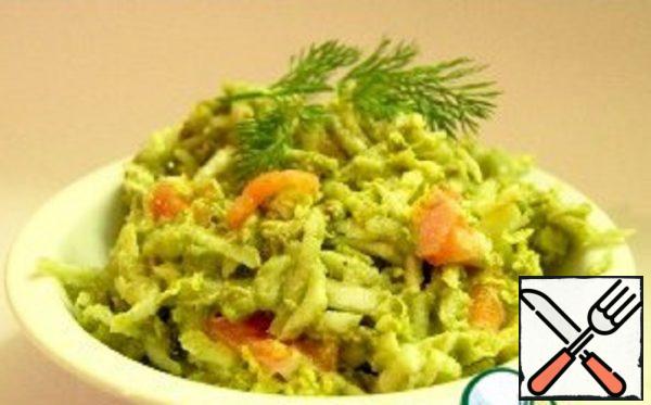 1. Shred Chinese cabbage.
2. Three apples.
3. If the avocado is dense - also three.  If soft, knead with a fork.
4. Prepare a dressing with salt, pepper, lemon juice and olive oil.
5. Gently mix everything.
6. Cut the salmon into squares (3 * 3 cm).
7. Decorate the salad with salmon (I mixed it, but for serving it is better to leave the salmon petals on top.
