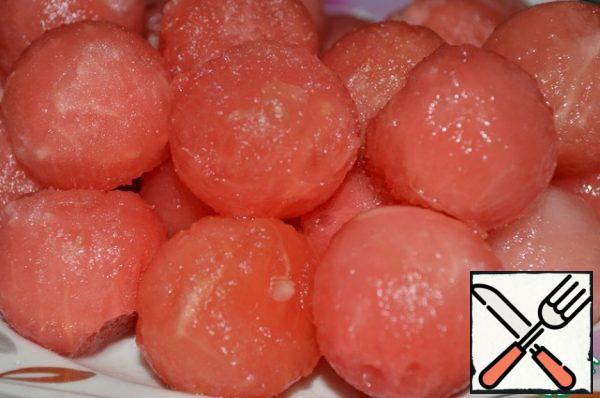 Use a spoon to make watermelon balls or just cut into 1 cm cubes.