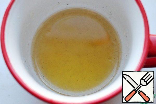 For the dressing, combine vegetable oil, juice from oranges and ground allspice.