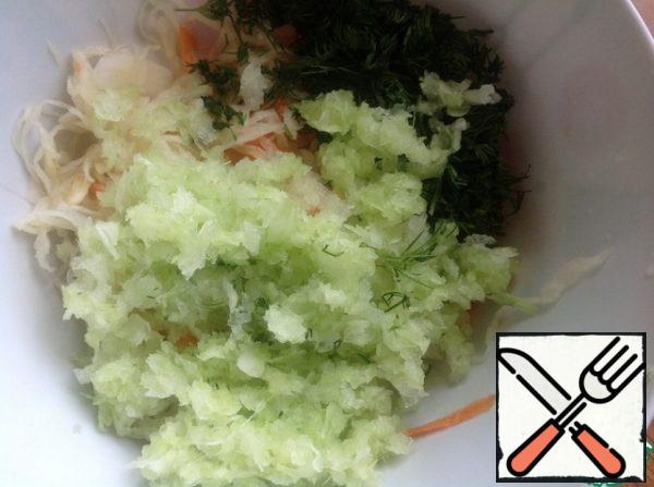 Add sugar.
Grate celery stalks on a coarse grater.
