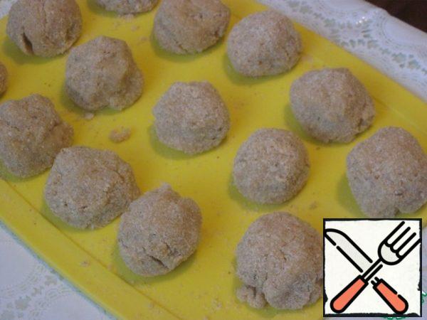 Blind balls, roll them in bread crumbs.