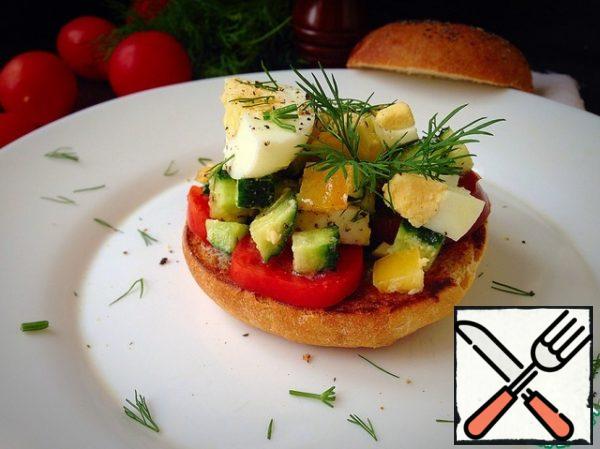 Add vegetable and egg salad, garnish with an egg wedge, sprinkle with Provencal herbs or your favorite spices.  Sprinkle with herbs.
Serve!