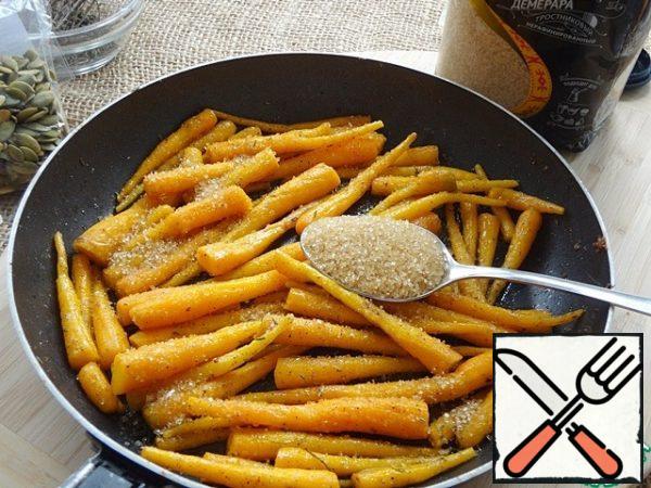 Then add the carrots, fry until almost completely cooked over medium heat, stirring occasionally.  My carrots were fried for 10 minutes.  Can be closed with a lid.  Next, caramelize the carrots using brown sugar.  Stir the carrots with sugar, continue cooking for a few minutes.  Be careful not to burn.