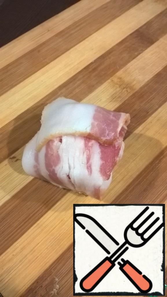 Wrap the rice ball with bacon.