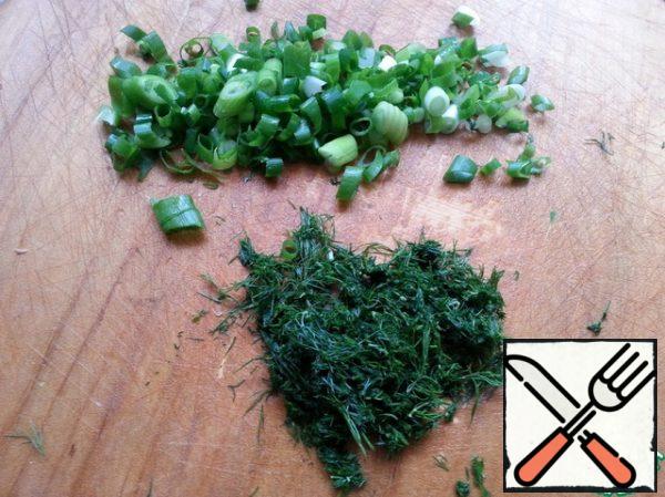 Finely chop the dill and green onions.