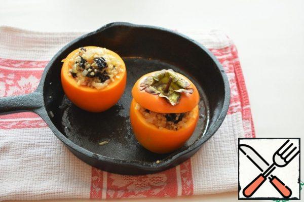 Fill the persimmon with the filling, cover with the cut ones, and place in a heated oven.
Bake at 200 degrees for 20-25 minutes.